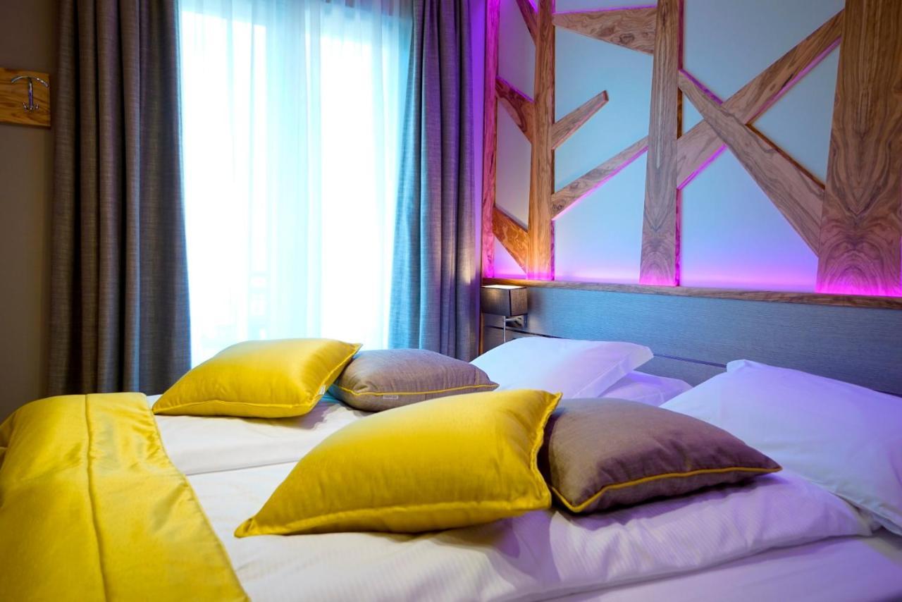 Aktivhotel Santalucia Torbole Sul Garda Exterior foto